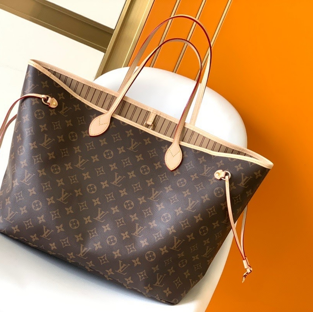 ✨🎊Authentic 💎Louis Vuitton bag